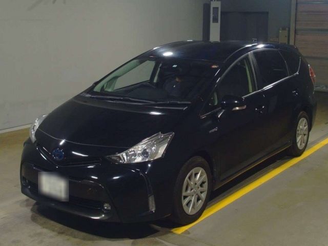 371 Toyota Prius alpha ZVW41W 2018 г. (TAA Yokohama)